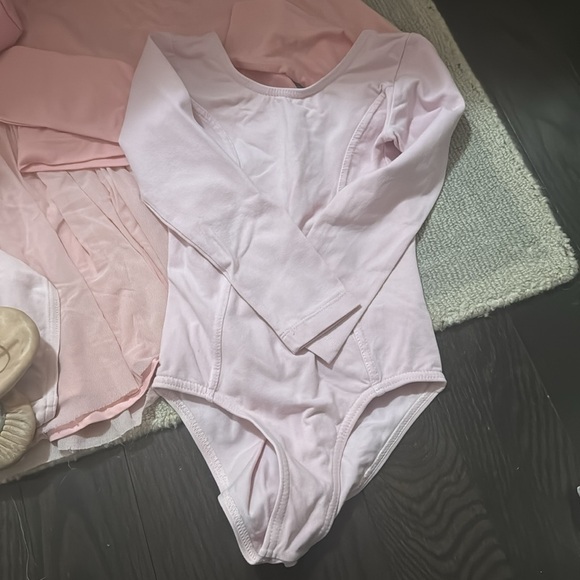 Capezio Pink ballet bag, slippers, skirt, 2 bodysuits and a top! - Picture 8 of 13